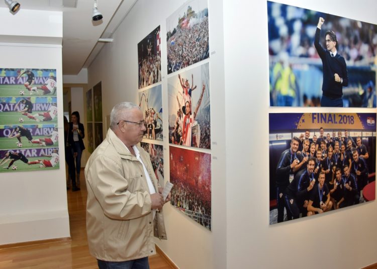 Vatreno mostarsko otvorenje prve izložbe u čast povijesnoga uspjeha Hrvatske u Rusiji