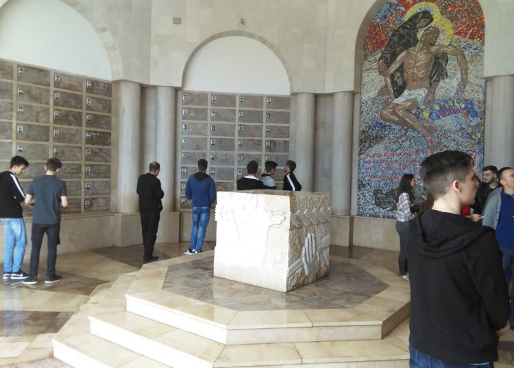 Srednjoškolci iz Širokog Brijega posjetili vojni muzej HVO-a i spomen kapelu sv. Ivana Krstitelja