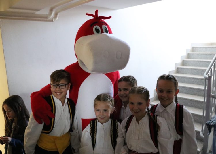 CENTRALKO razveselio djecu u Drugoj osnovnoj školi Široki Brijeg