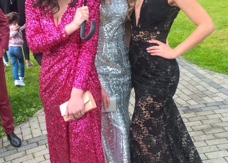 Foto: Svečana povorka posuških maturanata