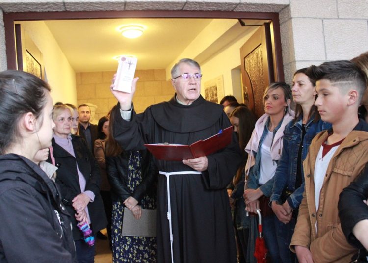 Posušje: Otvorena izložba „Vjera u očima djeteta“