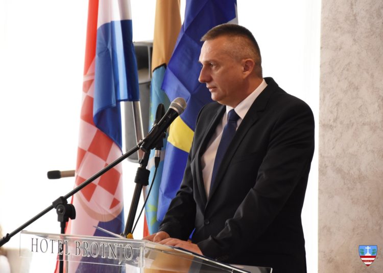 Na svečanoj sjednici OV Čitluk Mati Buliću uručena nagrada za životno djelo