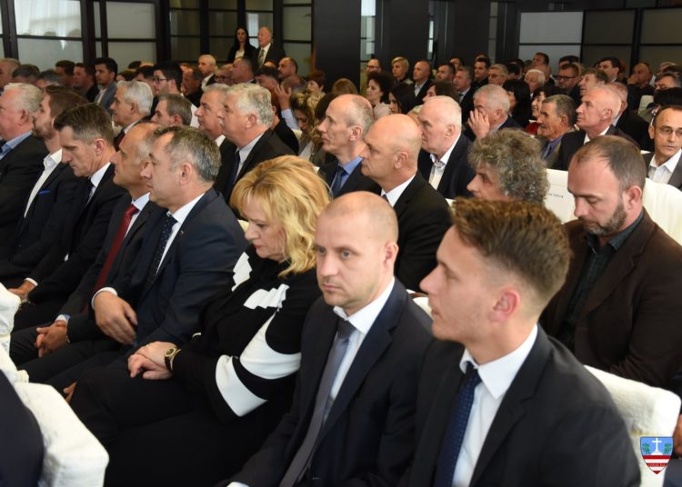 Na svečanoj sjednici OV Čitluk Mati Buliću uručena nagrada za životno djelo