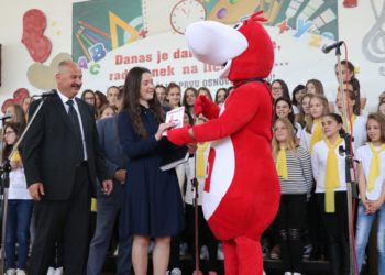 Centralko obradovao djecu u Prvoj osnovnoj školi Široki Brijeg