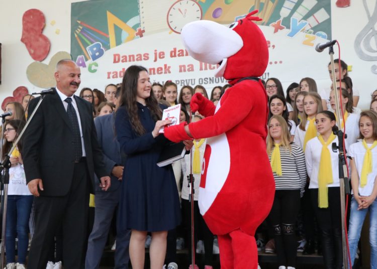 Centralko obradovao djecu u Prvoj osnovnoj školi Široki Brijeg