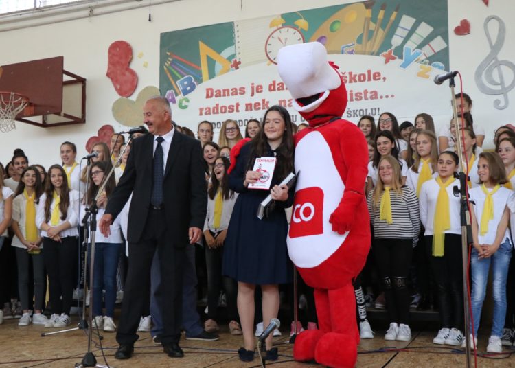 Centralko obradovao djecu u Prvoj osnovnoj školi Široki Brijeg