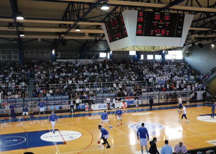 Užarena atmosfera na Pecari: HKK Široki ide po titulu prvaka!