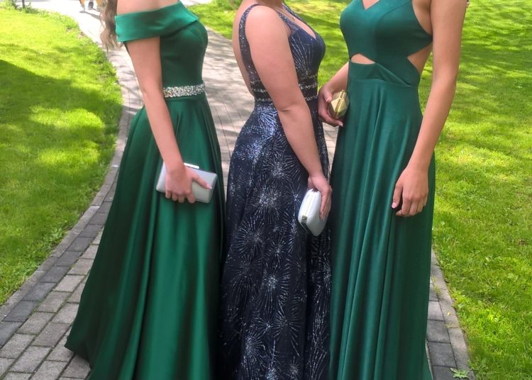 Foto: Svečana povorka posuških maturanata