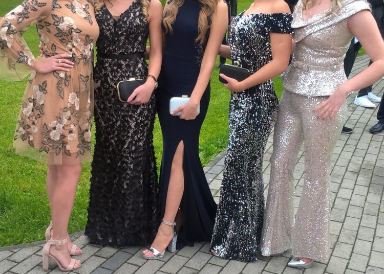 Foto: Svečana povorka posuških maturanata