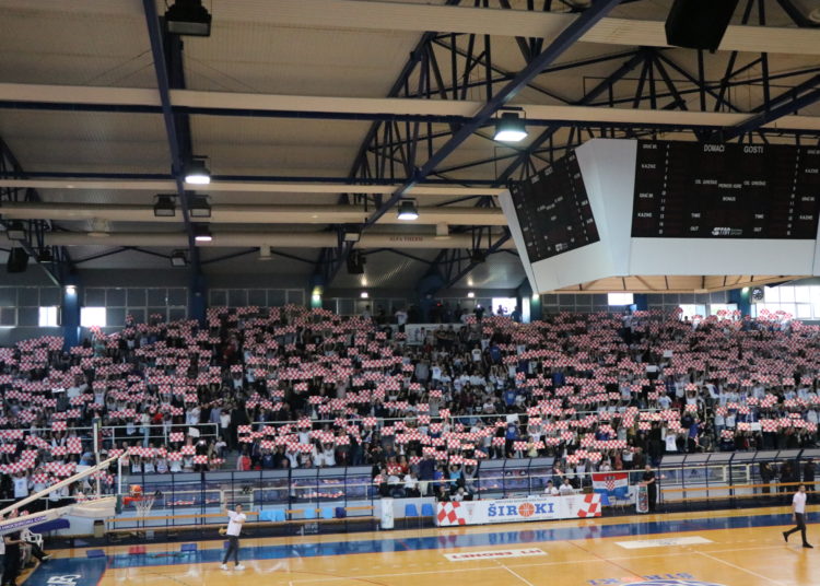 Užarena atmosfera na Pecari: HKK Široki ide po titulu prvaka!