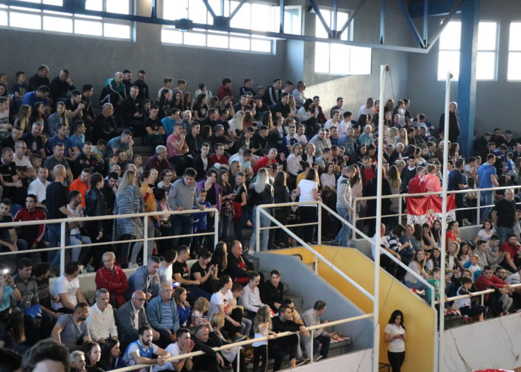 Užarena atmosfera na Pecari: HKK Široki ide po titulu prvaka!