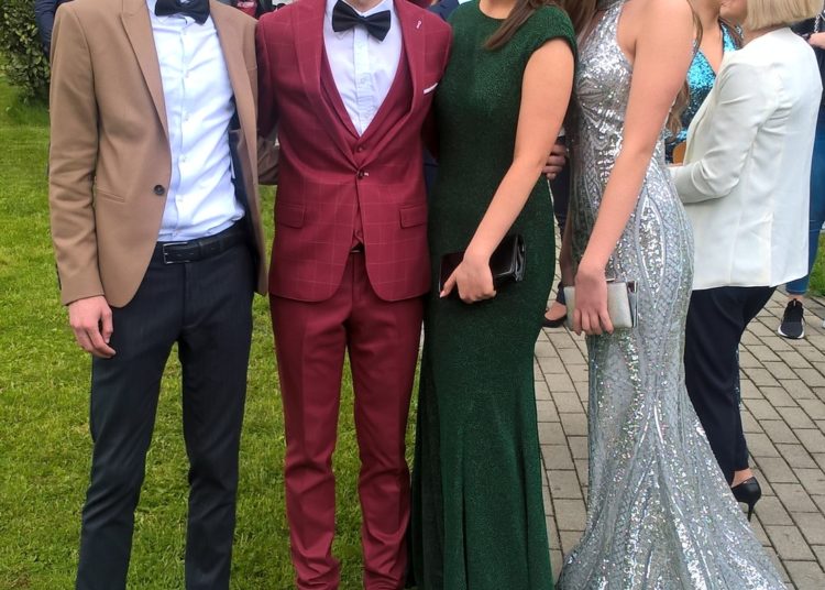 Foto: Svečana povorka posuških maturanata