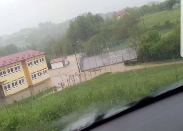Poplave u Žepču, promet zatvoren i na dijelu M-17