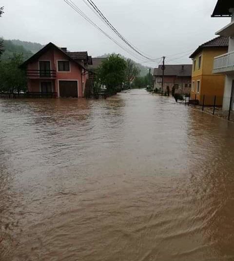 Poplave u Žepču, promet zatvoren i na dijelu M-17