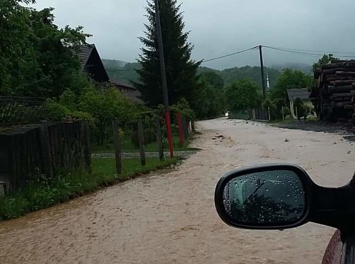 Poplave u Žepču, promet zatvoren i na dijelu M-17