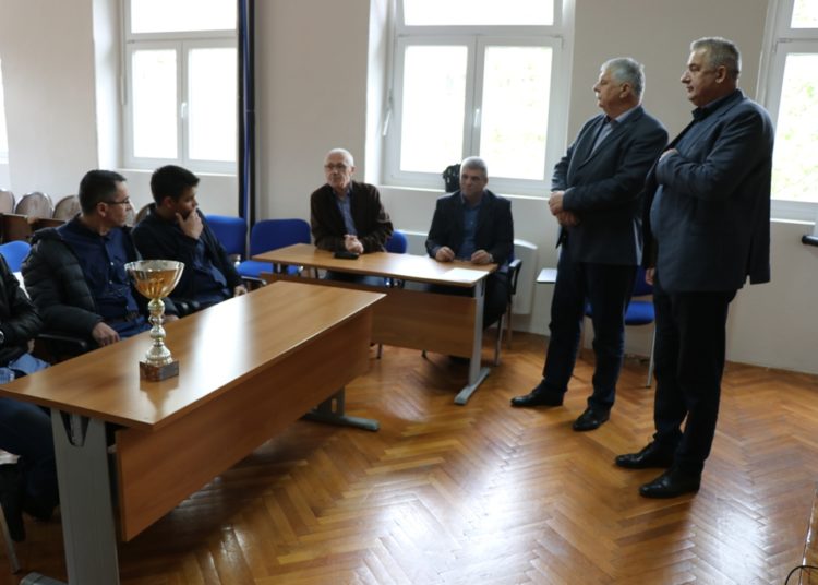 Članovi Šahovskog kluba „Široki Brijeg“ na prijemu kod gradonačelnika Kraljevića i predsjednika GV Topića