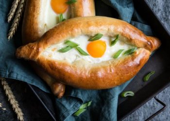 Khachapuri: Recept za prefine slane pogačice sa sirom i jajima