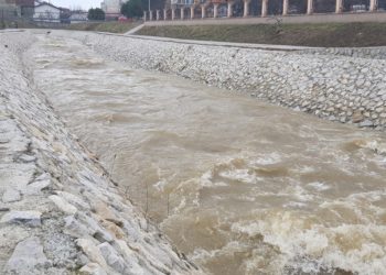 Šestogodišnji dječak upao u nabujali potok kod Žepča, majka skočila da ga spasi