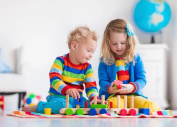 Ovo je način na koji djeca nikad ne bi smjela sjediti, upozoravaju stručnjaci