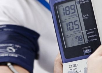 Visoki tlak, stres na poslu i manjak sna – recept za umiranje u najboljim godinama