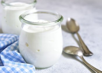 BEAUTY SAVEZNIK: Kako jogurt utiče na našu kožu