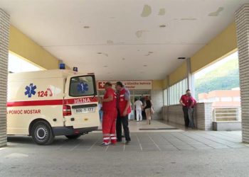 Veliki broj ozlijeđenih u sudaru kamiona i autobusa