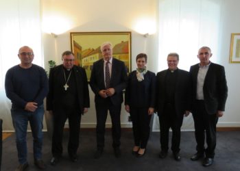 Kardinal Vinko Puljić, nadbiskup mons. Đuro Hranić i župan Božo Galić potpisali Sporazum o suradnji