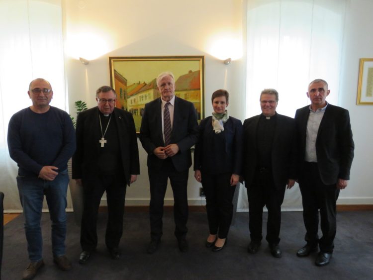 Kardinal Vinko Puljić, nadbiskup mons. Đuro Hranić i župan Božo Galić potpisali Sporazum o suradnji