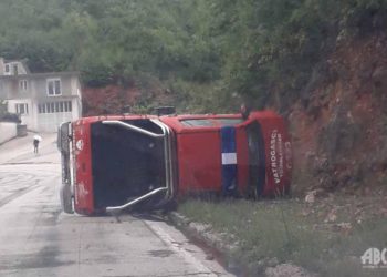 Na Vraniću se prevrnulo vatrogasno vozilo