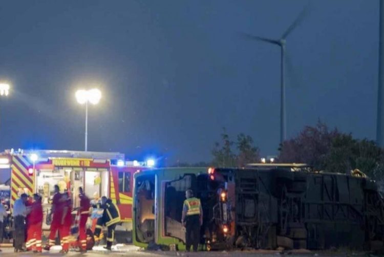 Prevrnuo se FlixBus, jedna osoba poginula, desetine ozlijeđenih