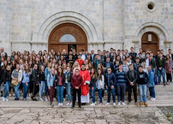 Široki Brijeg: Služena sveta misa za maturante Gimnazije fra Dominika Mandića