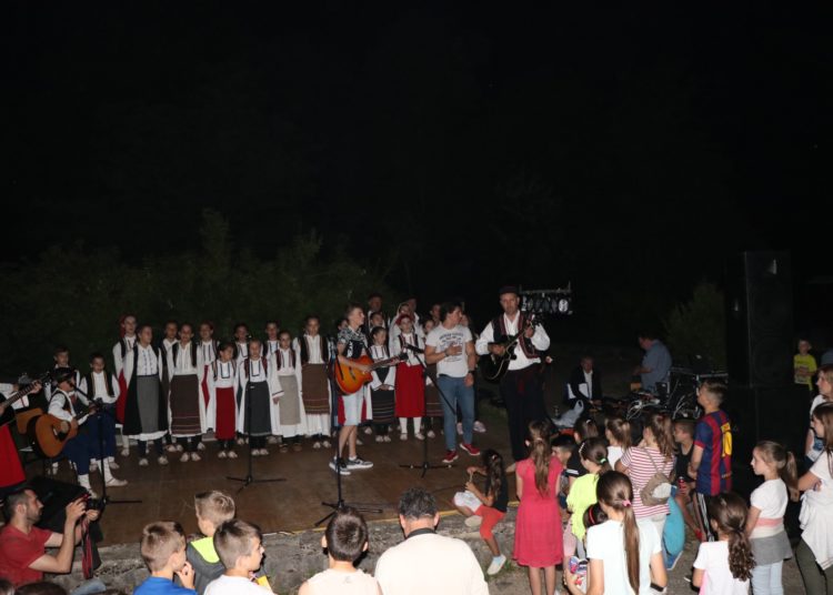 „Kočerinom kolo igra, a pisma se ori“: Odlična atmosfera na večeri folklora