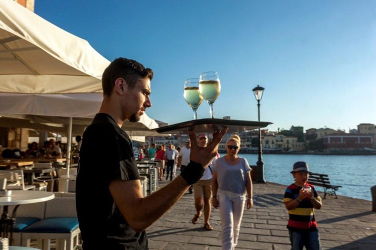 Novinari u Hrvatskoj glumili da traže posao konobara. Evo što su im sve nudili