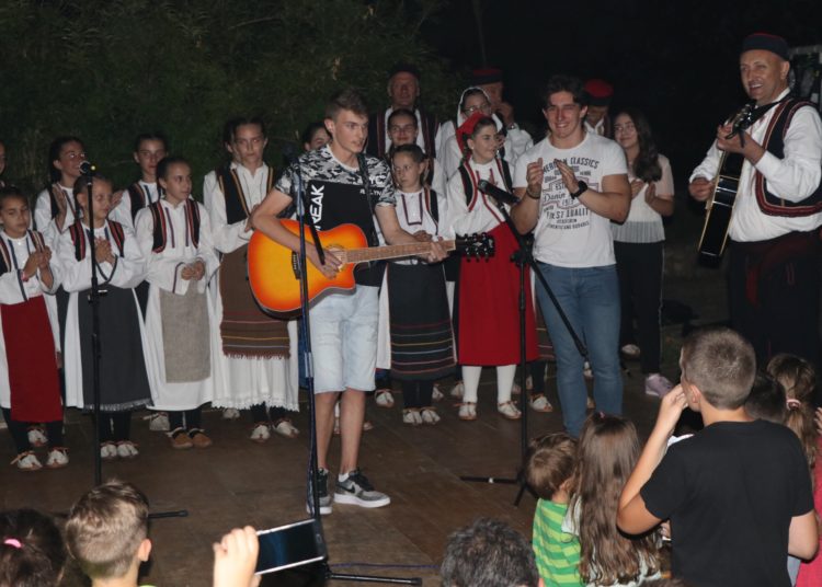 „Kočerinom kolo igra, a pisma se ori“: Odlična atmosfera na večeri folklora