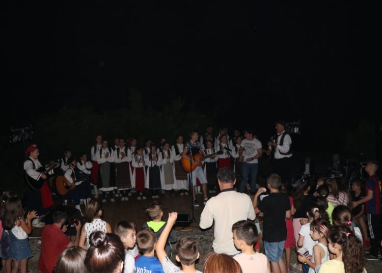 „Kočerinom kolo igra, a pisma se ori“: Odlična atmosfera na večeri folklora