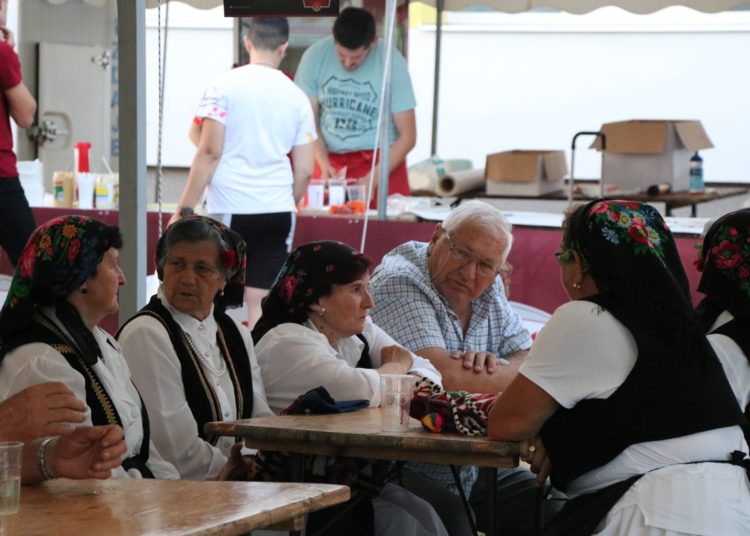 „Kočerinom kolo igra, a pisma se ori“: Odlična atmosfera na večeri folklora