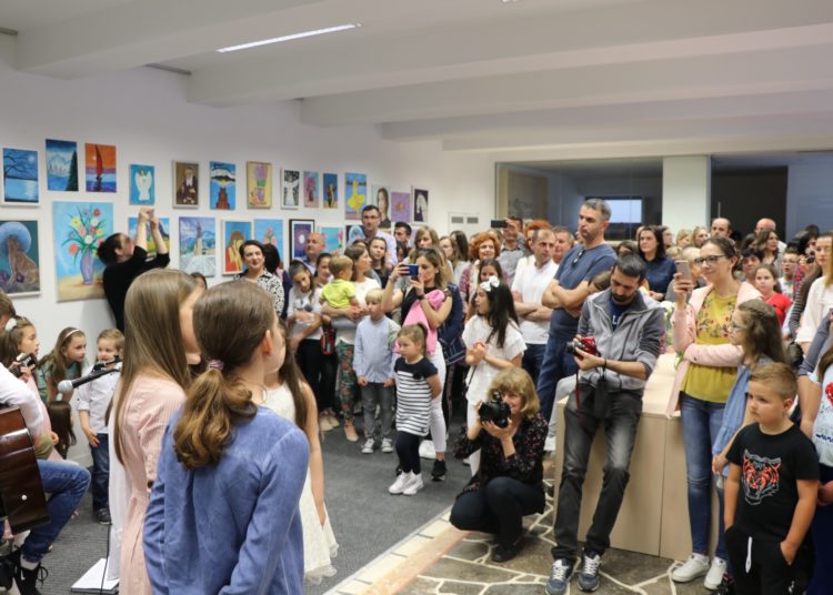 Likovna kolonija „Brijeg“ organizirala dječju izložbu slika