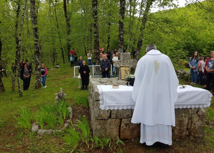 Posuški Gradac: Slavljena sveta misa na Biskupovom grobu i otvoren festival religiozne drame