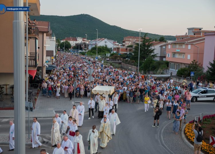 Tisuće vjernika na Tijelovo u Međugorju