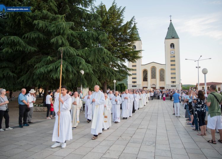 Tisuće vjernika na Tijelovo u Međugorju
