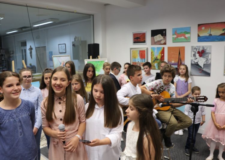 Likovna kolonija „Brijeg“ organizirala dječju izložbu slika