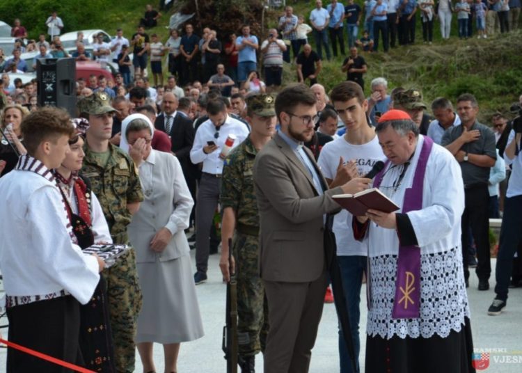 Uzdol: Blagoslovljen spomenik poginulim braniteljima na ramskom bojištu