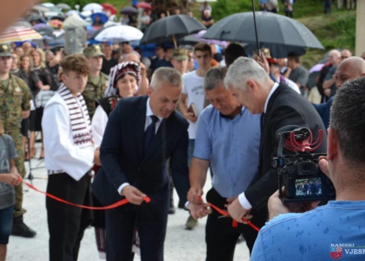 Uzdol: Blagoslovljen spomenik poginulim braniteljima na ramskom bojištu
