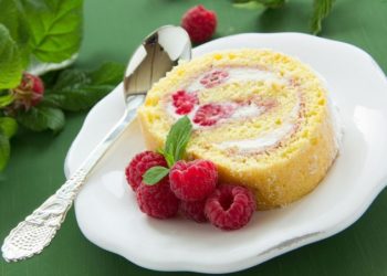 Brz i lagan recept: Rolada s malinama koju će voljeti i klinci i mame