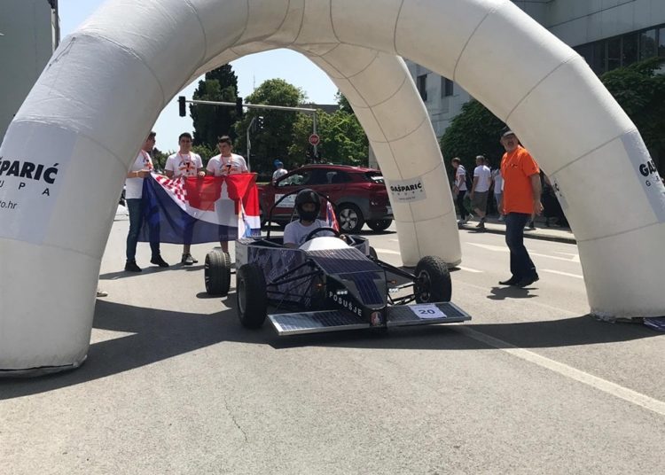 Posušani sa solarnim automobilom u Sisku