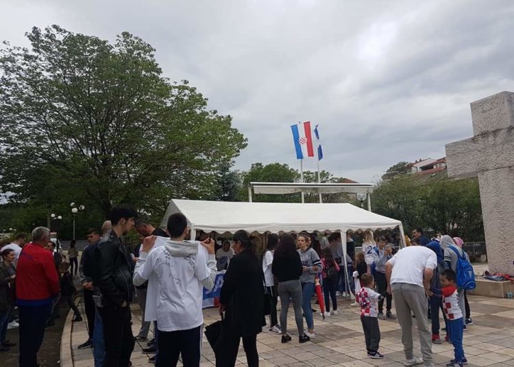 Igrači HKK Široki družili se s navijačima u središtu grada