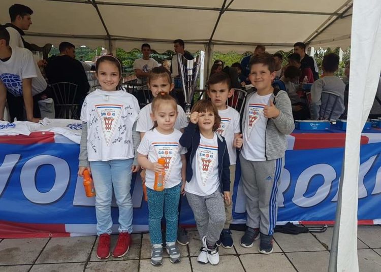 Igrači HKK Široki družili se s navijačima u središtu grada