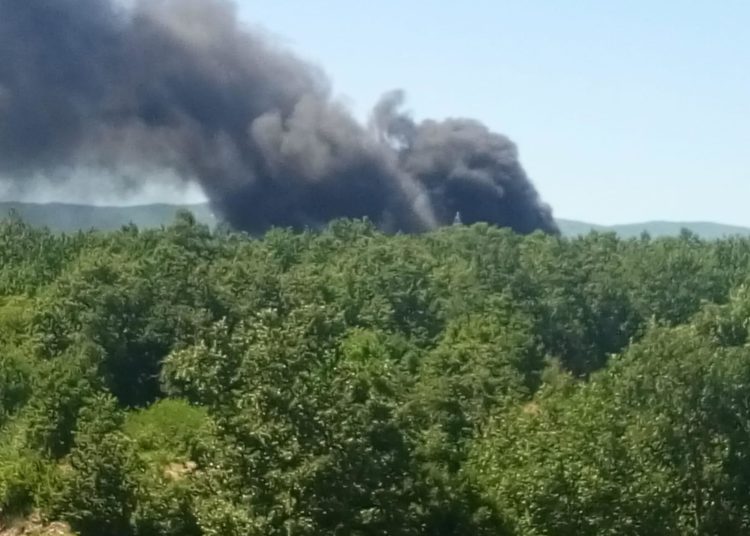 Požar na Visokoj Glavici, gusti crni dim u zraku (FOTO)