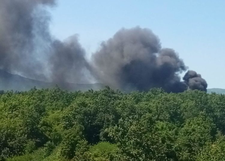 Požar na Visokoj Glavici, gusti crni dim u zraku (FOTO)