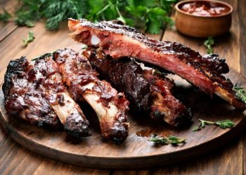 Recept za najsočnija rebarca iz pećnice. Mmm, tope se u ustima!